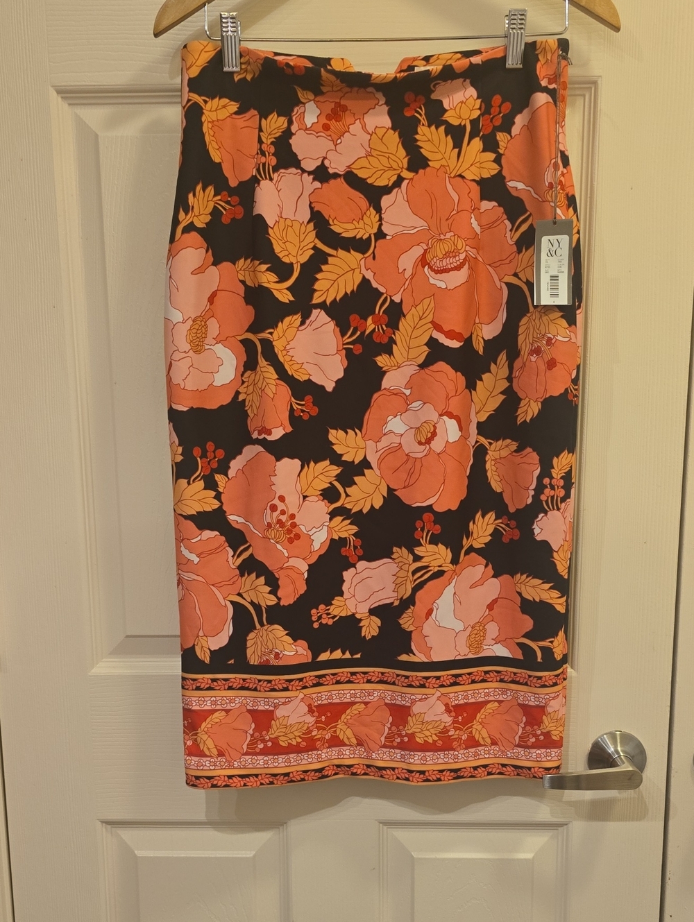 New York & Company Eva Mendes Black Skirt with Coral Pink Floral Print - Picture 1 of 9